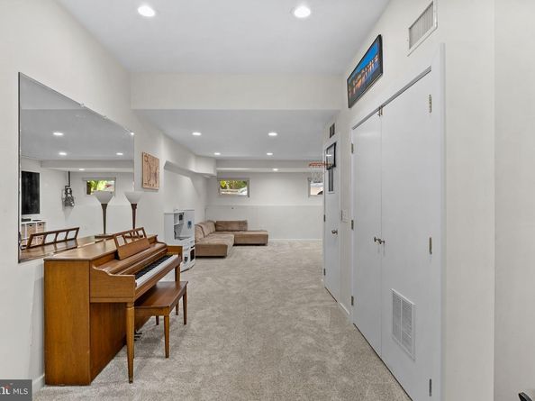 2949 Pennsylvania Avenue, Philadelphia PA 19130