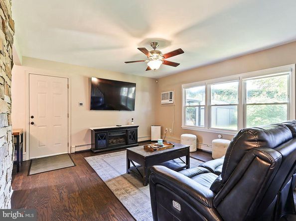 20 Appletree Drive, Levittown PA 19055