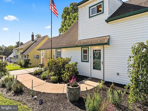 20 Appletree Drive, Levittown PA 19055