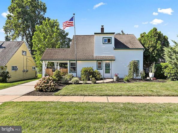 20 Appletree Drive, Levittown PA 19055