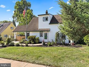 20 Appletree Drive, Levittown PA 19055