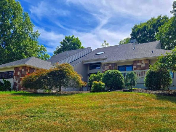 411 Leah Drive, Fort Washington PA 19034