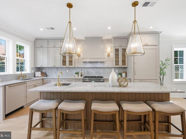 4611 43rd Place NW, Washington DC 20016