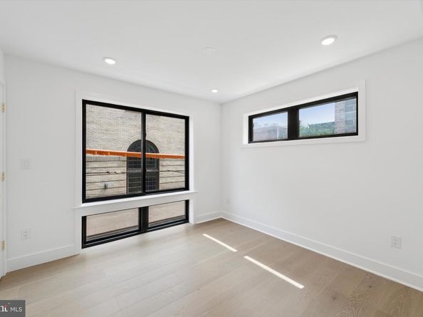 919 S 11TH Street 1, Philadelphia PA 19147