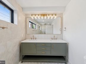 919 S 11TH Street 1, Philadelphia PA 19147
