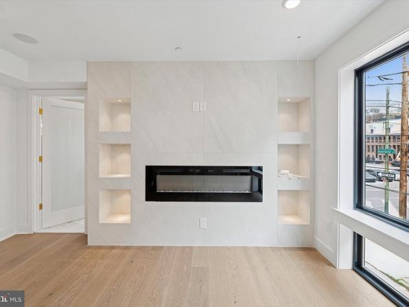 919 S 11TH Street 1, Philadelphia PA 19147