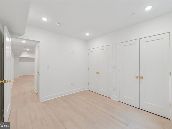 919 S 11TH Street 1, Philadelphia PA 19147