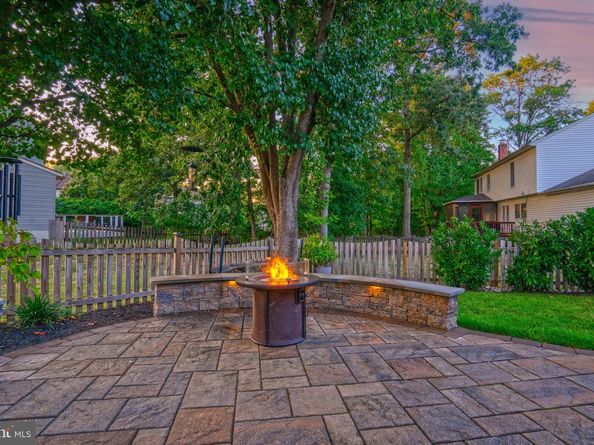 162 Applegate Drive, Sterling VA 20164