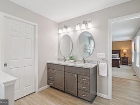 162 Applegate Drive, Sterling VA 20164