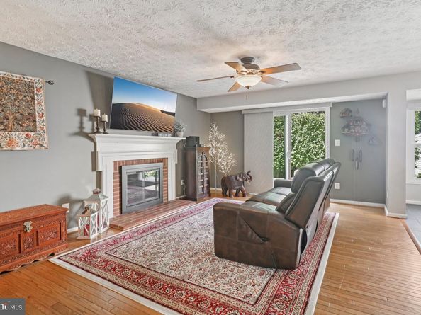 162 Applegate Drive, Sterling VA 20164