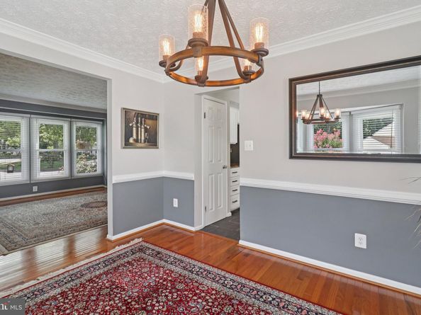 162 Applegate Drive, Sterling VA 20164