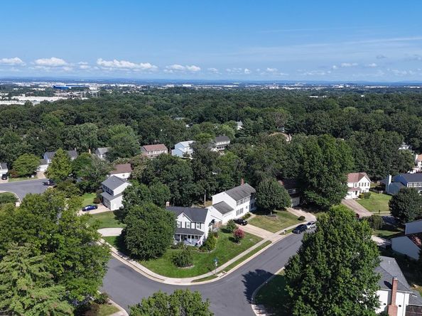 162 Applegate Drive, Sterling VA 20164