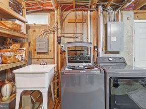 162 Applegate Drive, Sterling VA 20164