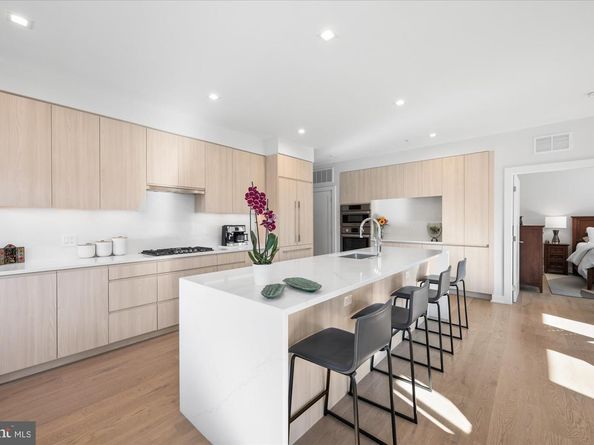 737 Swann Avenue 212, Alexandria VA 22301