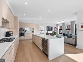 737 Swann Avenue 212, Alexandria VA 22301