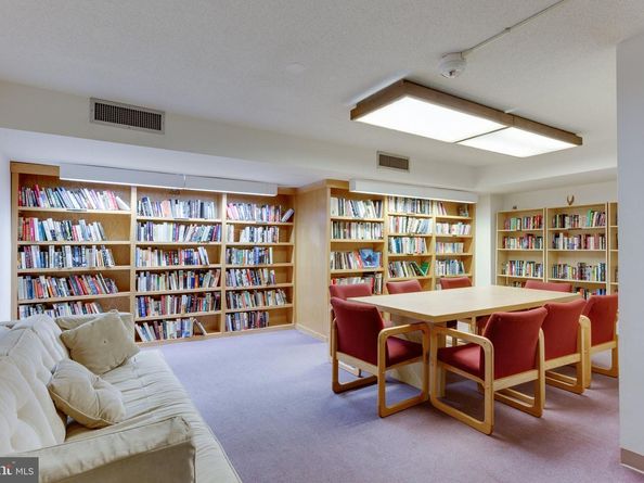 1800 Old Meadow Road 1720, Mclean VA 22102