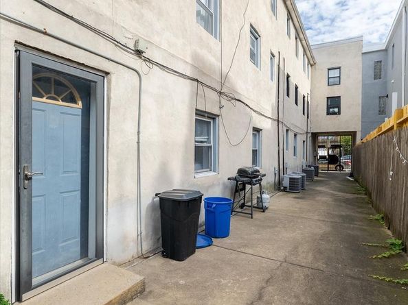 934 New Market Street, Philadelphia PA 19123