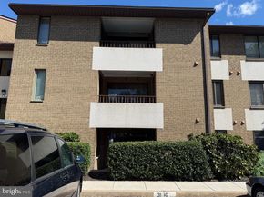 531 Florida Avenue 104, Herndon VA 20170