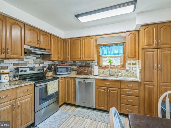 361 Amosland Road, Holmes PA 19043