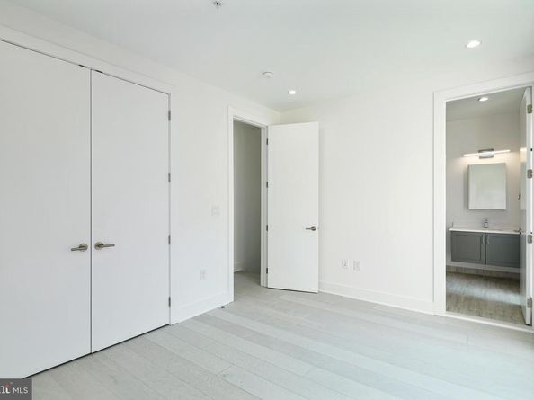 142R S Front Street, Philadelphia PA 19106