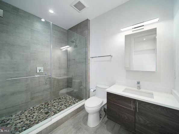 142R S Front Street, Philadelphia PA 19106