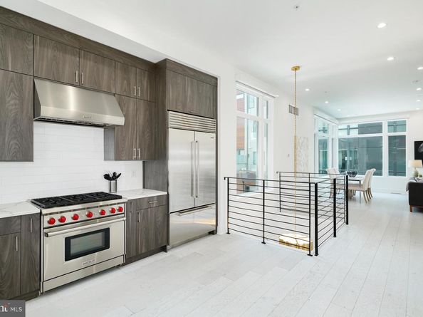 142R S Front Street, Philadelphia PA 19106