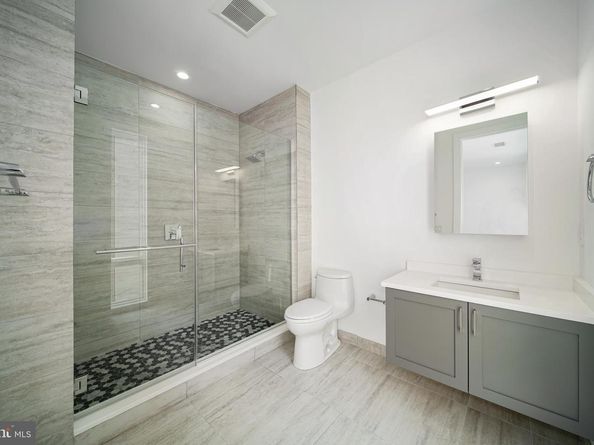 142R S Front Street, Philadelphia PA 19106