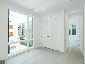142R S Front Street, Philadelphia PA 19106