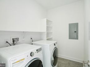 142R S Front Street, Philadelphia PA 19106