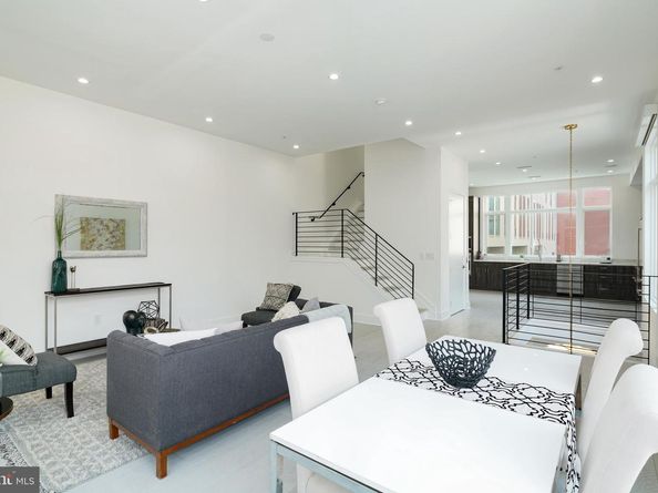 142R S Front Street, Philadelphia PA 19106
