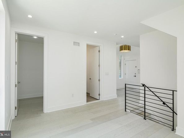 142R S Front Street, Philadelphia PA 19106