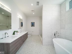 142R S Front Street, Philadelphia PA 19106