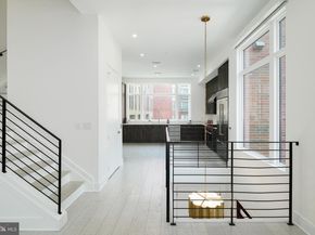 142R S Front Street, Philadelphia PA 19106