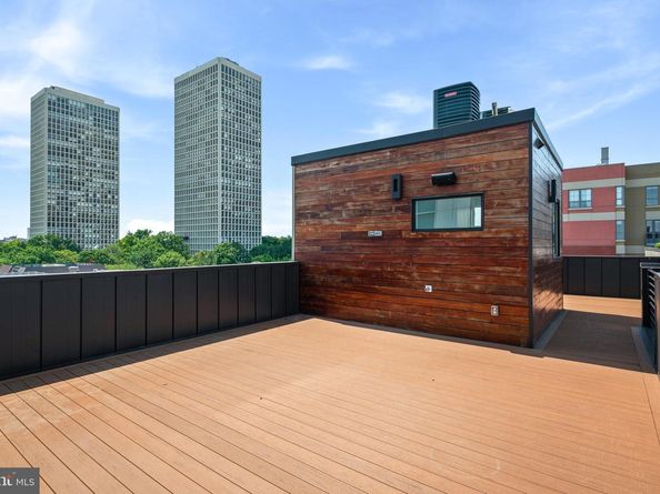 142R S Front Street, Philadelphia PA 19106