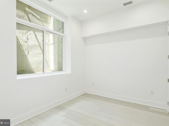142R S Front Street, Philadelphia PA 19106
