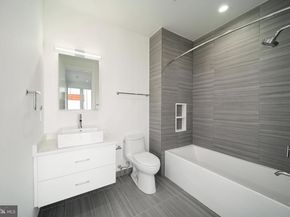 142R S Front Street, Philadelphia PA 19106