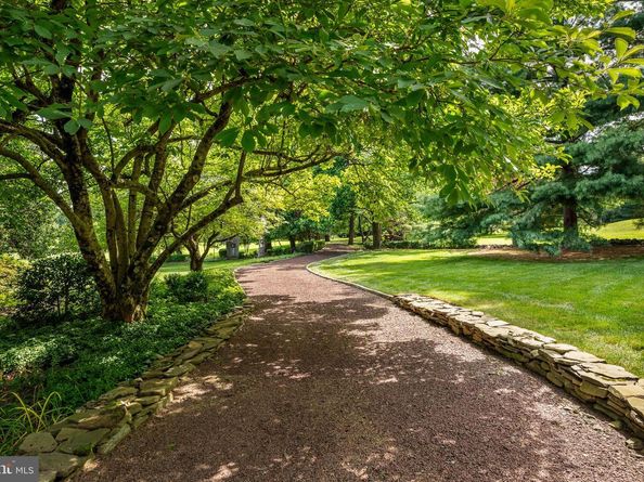 2070 Huntingdon Road, Huntingdon Valley PA 19006
