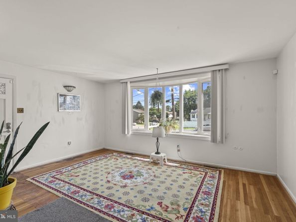 8144 Henry Avenue, Philadelphia PA 19128