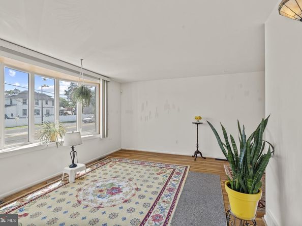 8144 Henry Avenue, Philadelphia PA 19128