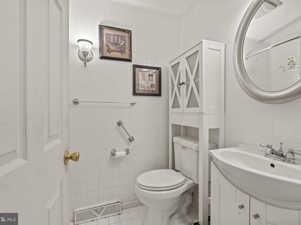 8144 Henry Avenue, Philadelphia PA 19128