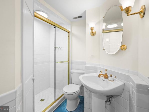 34 N Garfield Street, Arlington VA 22201