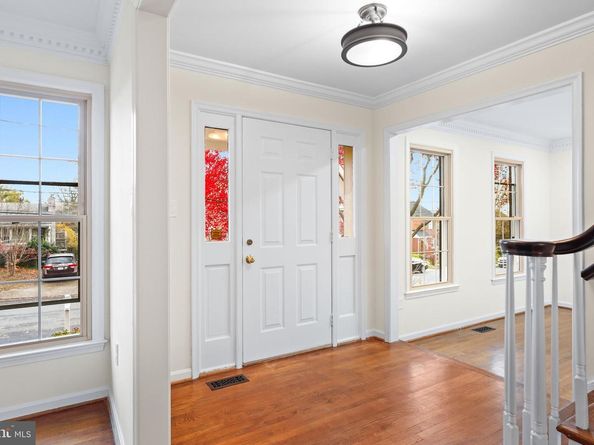 34 N Garfield Street, Arlington VA 22201