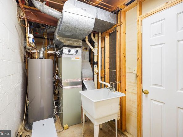 34 N Garfield Street, Arlington VA 22201