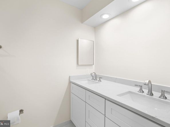 34 N Garfield Street, Arlington VA 22201