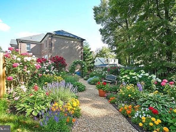 3221 Annandale Road, Falls Church VA 22042