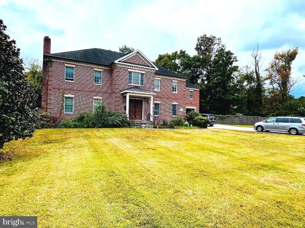 3221 Annandale Road, Falls Church VA 22042