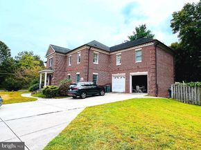3221 Annandale Road, Falls Church VA 22042