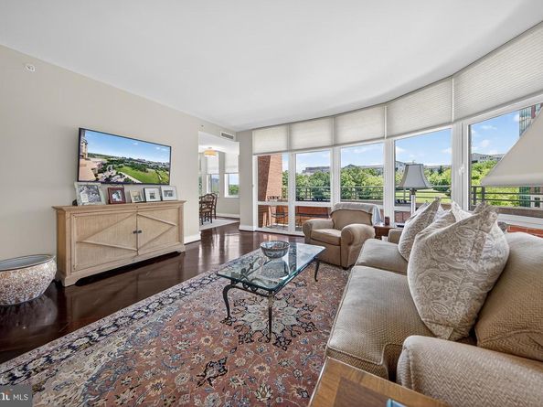 8220 Crestwood Heights Drive 407, Mclean VA 22102