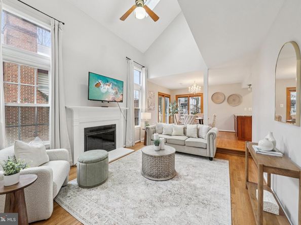 8413 Hollis Lane, Vienna VA 22182