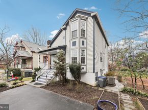 8413 Hollis Lane, Vienna VA 22182